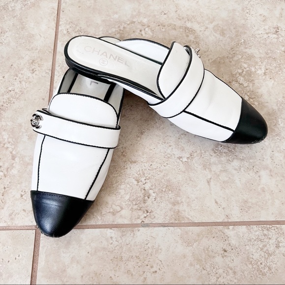 Authentic Chanel lambskin cc lock mules size 39 - Picture 3 of 12